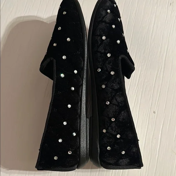 AEROSOLES Black Flats with Polka Dot Pattern and Rounded Toe - Picture 2 of 3